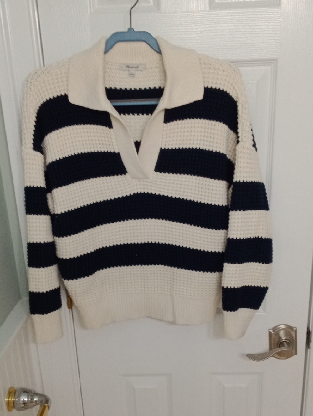 Madewell Cream and Navy Striped V-Neck Sweater Size Small